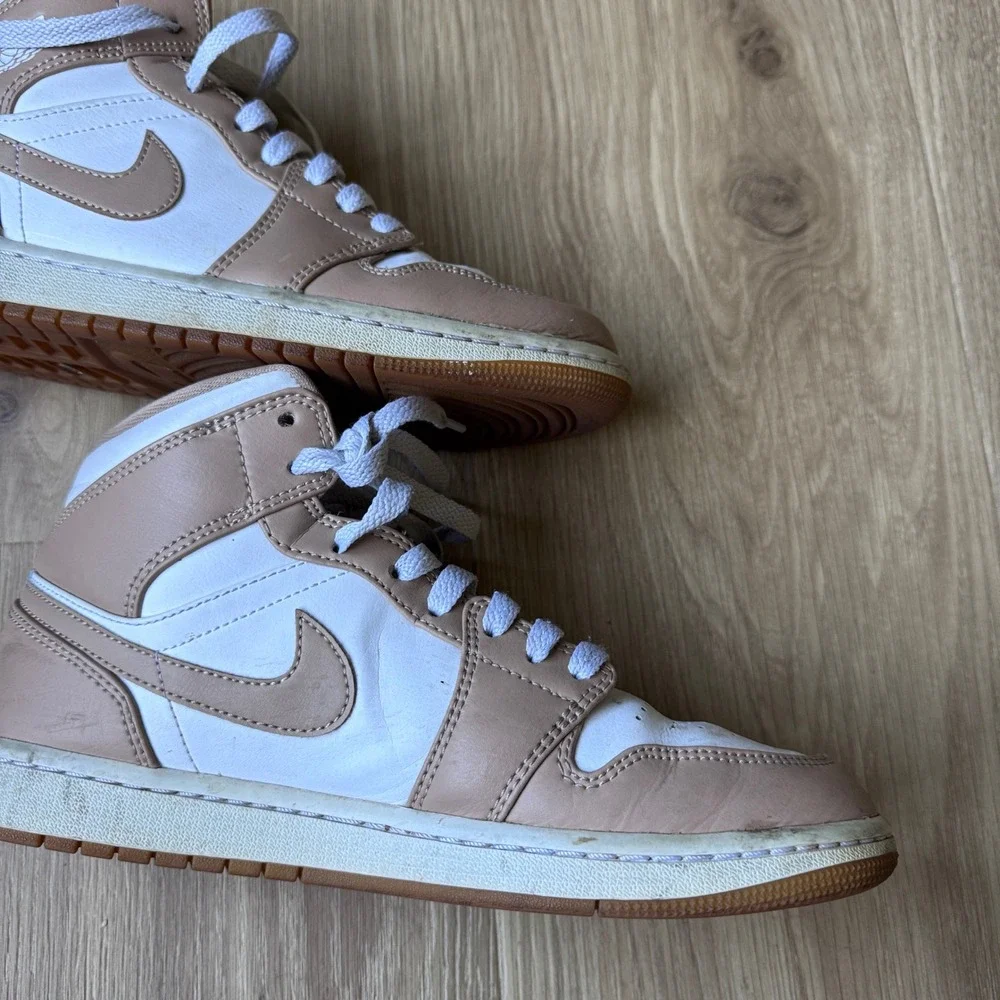 Jordan 1 Mid Mens 8.5 Hemp White Gum Brown Sneakers 554724-271